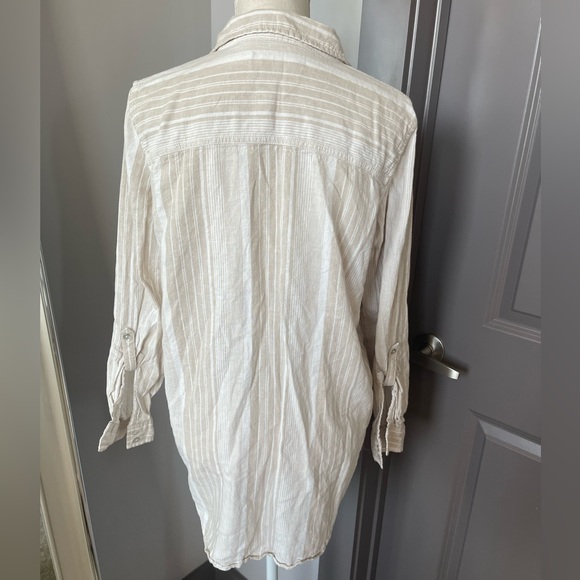 SOLD Button up - Picture 3 of 6